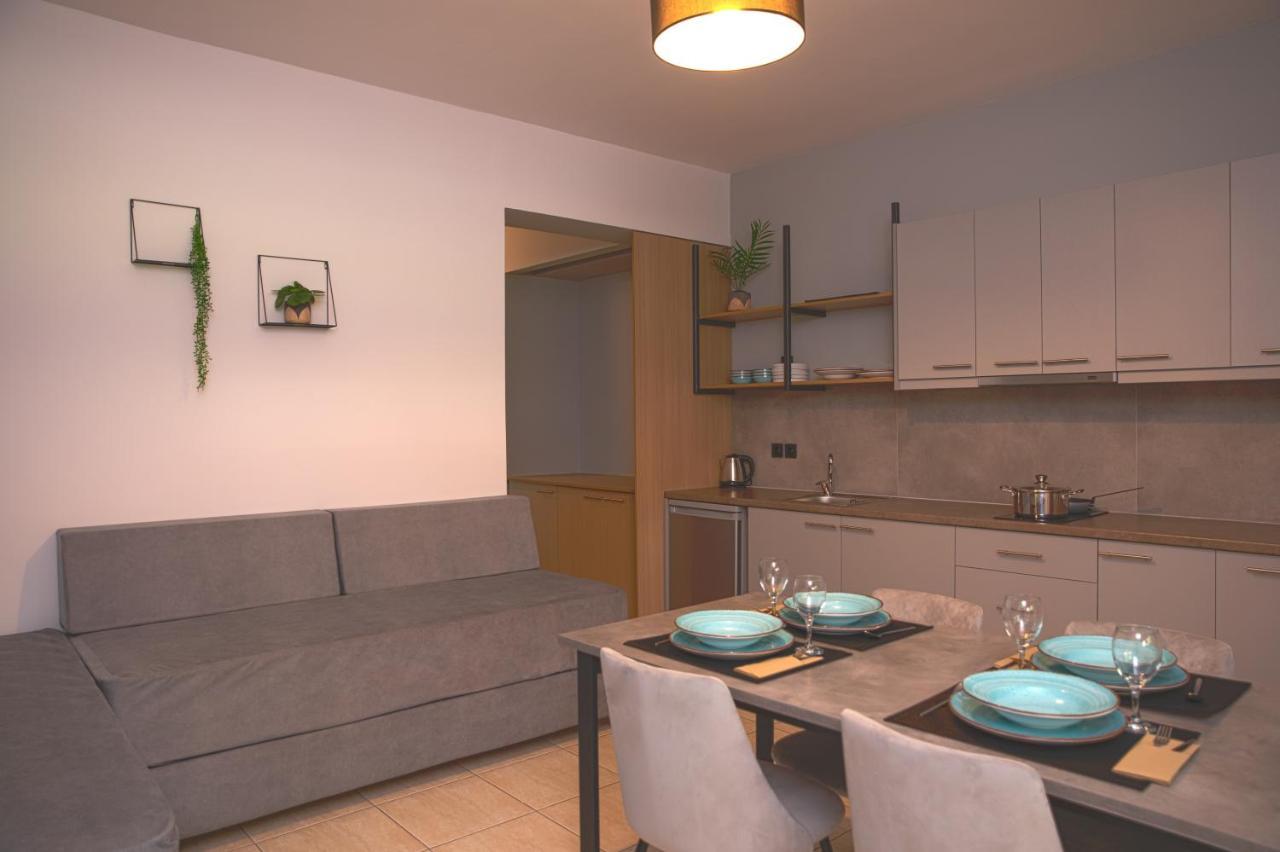 Philippos & Alexandros Apartments ตีกากี ภายนอก รูปภาพ