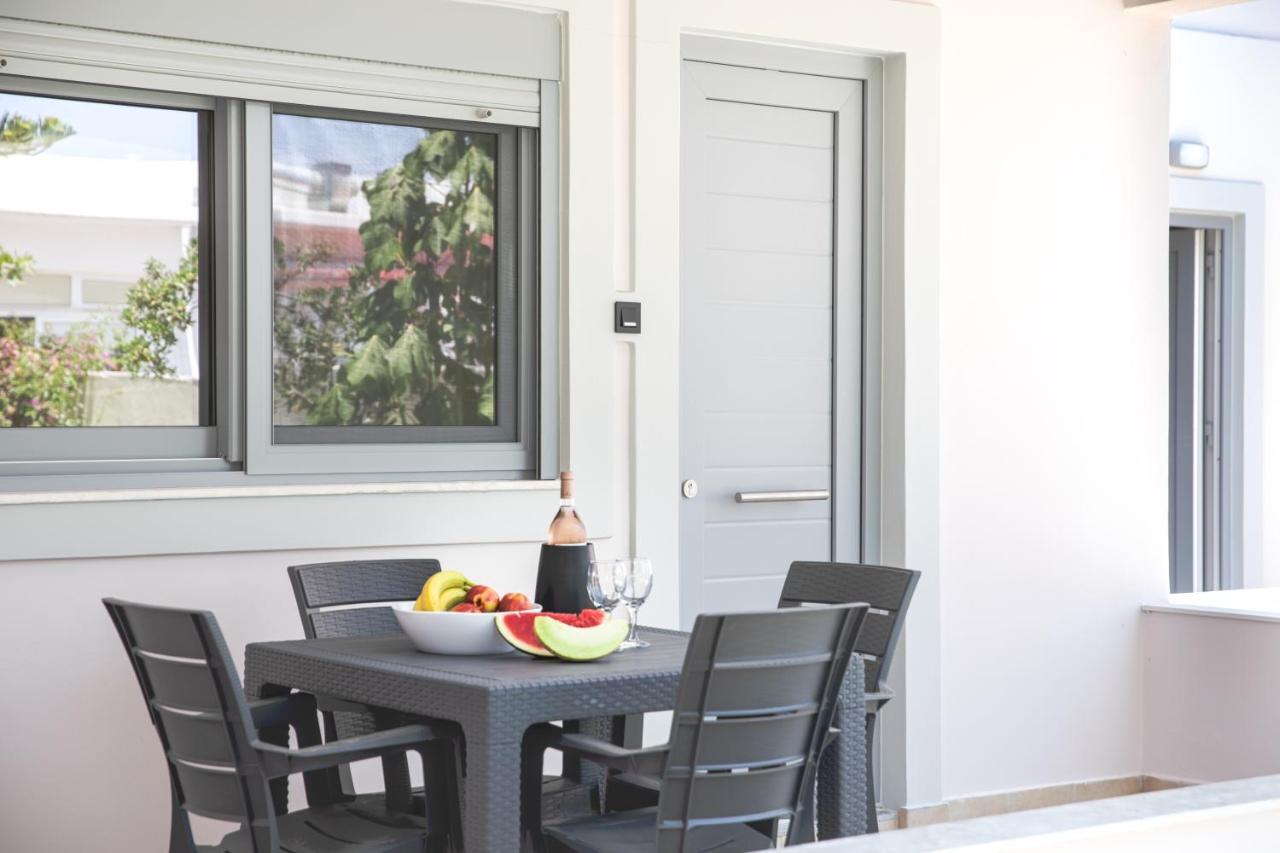 Philippos & Alexandros Apartments ตีกากี ภายนอก รูปภาพ