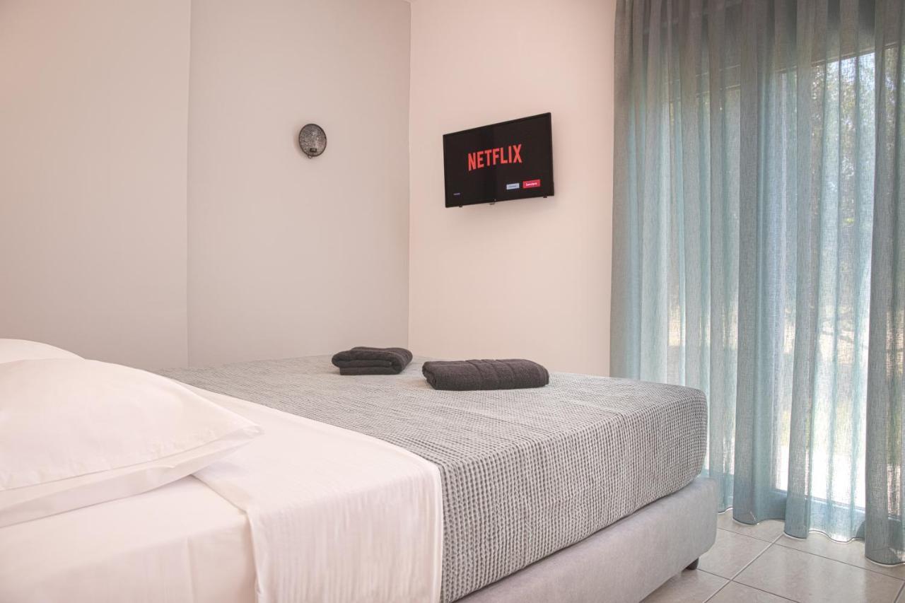 Philippos & Alexandros Apartments ตีกากี ภายนอก รูปภาพ